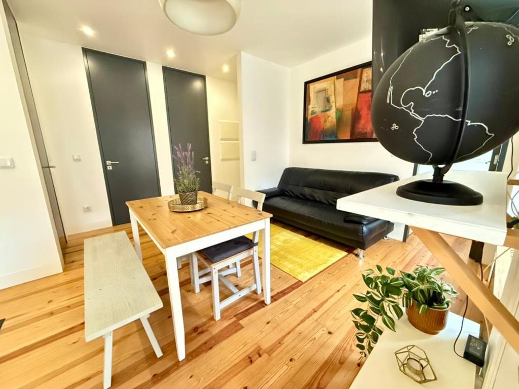 Em Apartment *